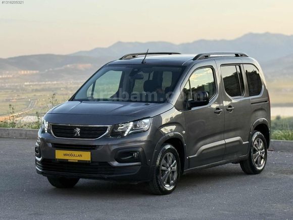 2022 MODEL PEUGEOT RİFTER 1.5 BLUEHDI ALLURE CAM TAVANLI BOYASIZ