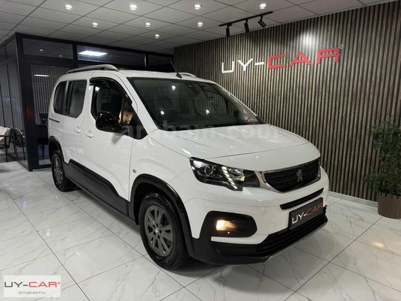 UY-CAR 2022 RİFTER 1.5BLUEHDİ 40BİNKM ALLURE HATASIZ BOYASIZ