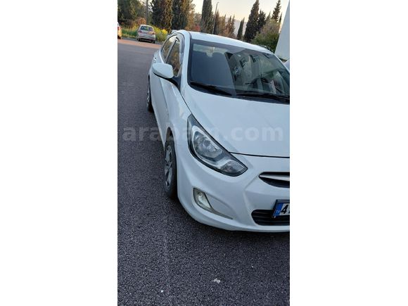 Sahibinden Hyundai Accent Blue 1.6 CRDI Mode Plus 2013 Model Kocaeli