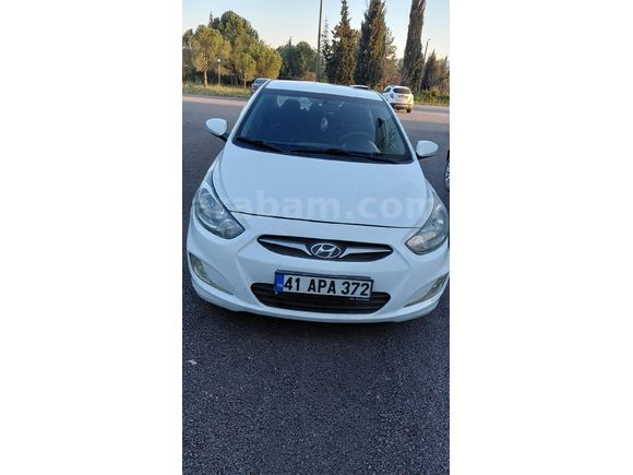 Sahibinden Hyundai Accent Blue 1.6 CRDI Mode Plus 2013 Model Kocaeli