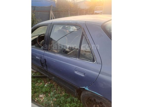 Hyundai Elantra Sol Arka Kapı