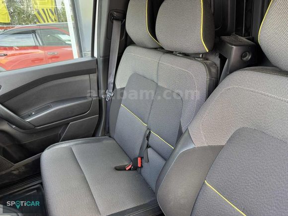 OPEL YETKİLİ BAYİİNDEN HATASIZ BOYASIZ 2024 KANGO %20 FATURALI