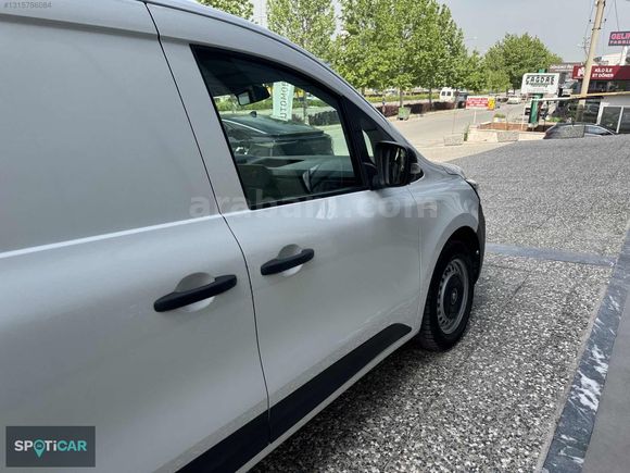 OPEL YETKİLİ BAYİİNDEN HATASIZ BOYASIZ 2024 KANGO %20 FATURALI