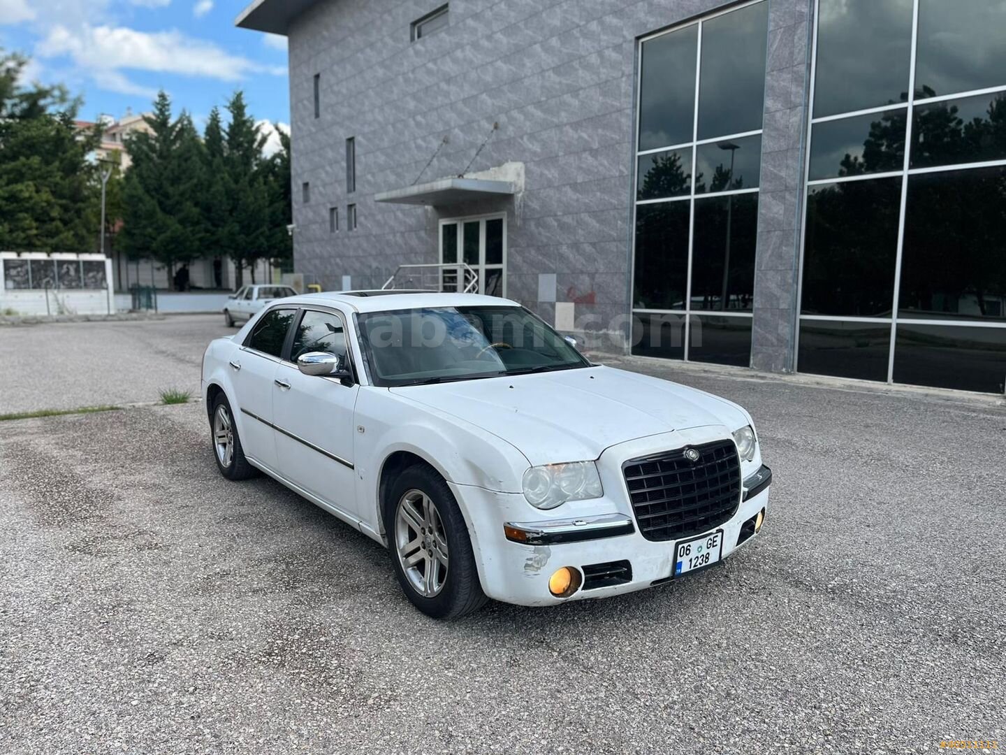 Galeriden Chrysler 300 C 2.7 2006 Model Ankara 260.000 km Beyaz 1