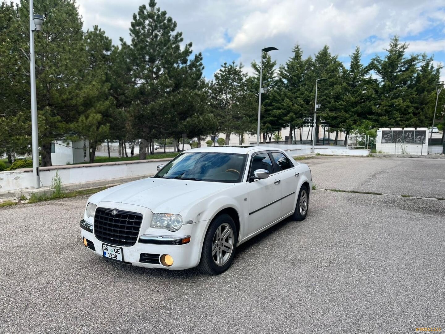 Galeriden Chrysler 300 C 2.7 2006 Model Ankara 260.000 km Beyaz 3