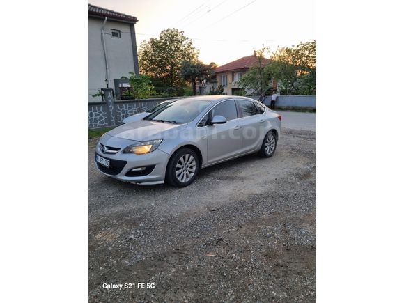 Sahibinden Opel Astra 1.6 CDTI Sport 2016 Model degisensiz çizikler den dolayı boya vardır kazasiz araçtır