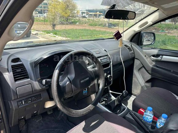Sahibinden Isuzu D-Max 2.5 4x2 HT 2012 Model 