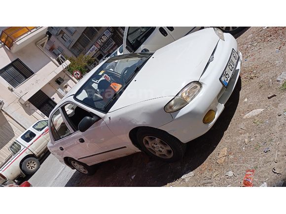 Sahibinden Hyundai Accent 1.3 LS 2000 Model  318763 km Beyaz