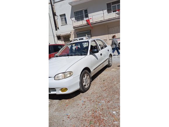 Sahibinden Hyundai Accent 1.3 LS 2000 Model  318763 km Beyaz