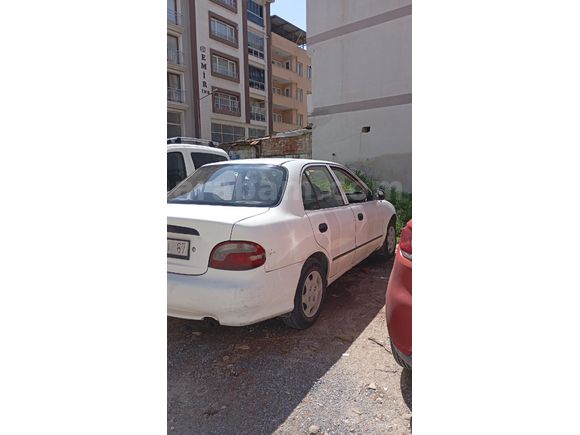 Sahibinden Hyundai Accent 1.3 LS 2000 Model  318763 km Beyaz