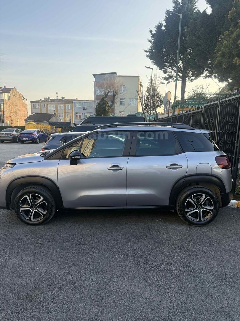 Sahibinden Citroen C3 Aircross 1.2 PureTech Feel Bold 2023 Model İstanbul 26.000 km Gri 2