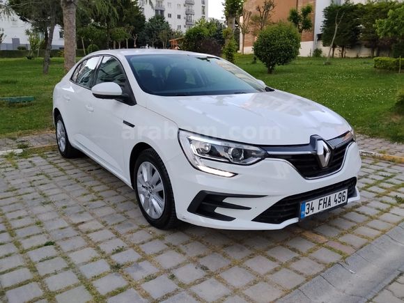 HATASIZ DEĞİŞENSİZ BOYASIZ 2022 MODEL MEGANE 87400 KM DE