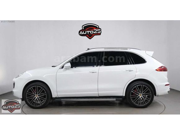 AUTO 25 DEN PORSCHE CAYENNE