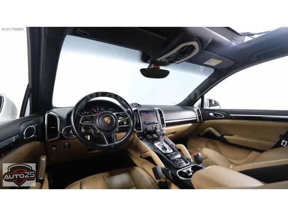 AUTO 25 DEN PORSCHE CAYENNE