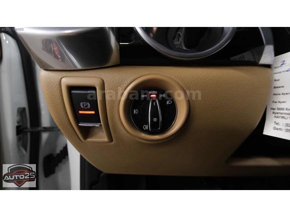 AUTO 25 DEN PORSCHE CAYENNE
