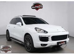AUTO 25 DEN PORSCHE CAYENNE