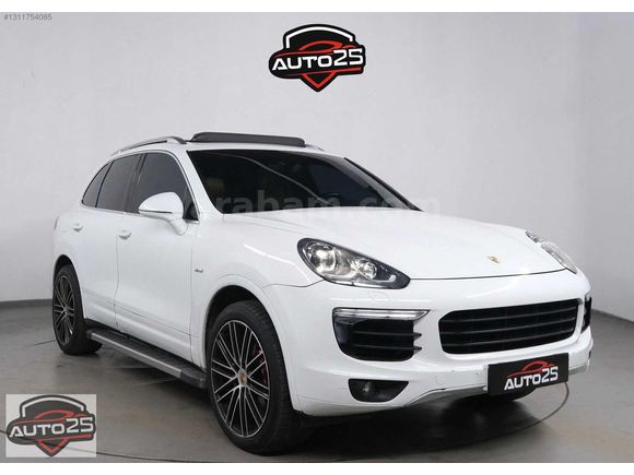 AUTO 25 DEN PORSCHE CAYENNE