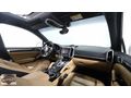 AUTO 25 DEN PORSCHE CAYENNE