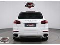 AUTO 25 DEN PORSCHE CAYENNE