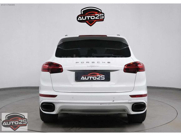 AUTO 25 DEN PORSCHE CAYENNE