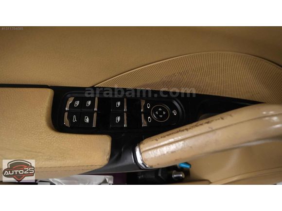 AUTO 25 DEN PORSCHE CAYENNE