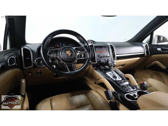 AUTO 25 DEN PORSCHE CAYENNE