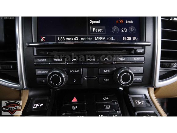 AUTO 25 DEN PORSCHE CAYENNE