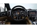 AUTO 25 DEN PORSCHE CAYENNE