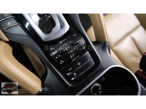 AUTO 25 DEN PORSCHE CAYENNE