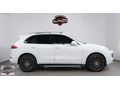 AUTO 25 DEN PORSCHE CAYENNE