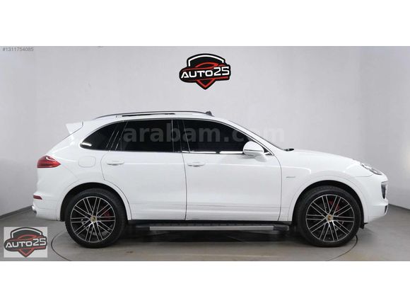 AUTO 25 DEN PORSCHE CAYENNE