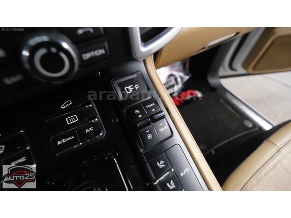 AUTO 25 DEN PORSCHE CAYENNE