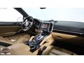 AUTO 25 DEN PORSCHE CAYENNE