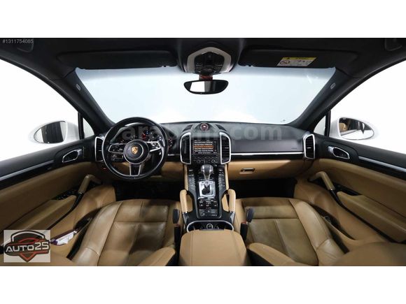 AUTO 25 DEN PORSCHE CAYENNE