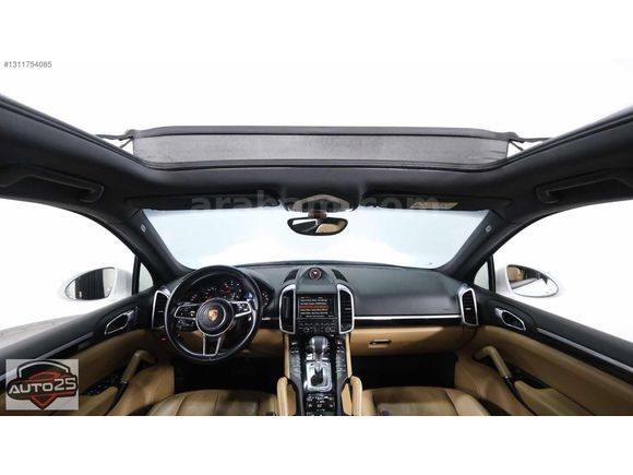 AUTO 25 DEN PORSCHE CAYENNE