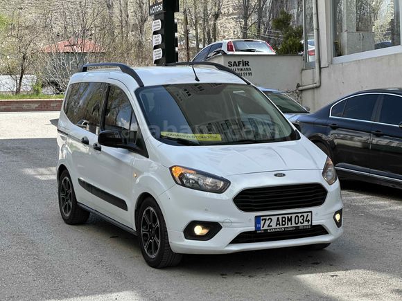 KARAMAN OTOMOTİV’den  Ford Tourneo Courier 1.5 TDCi Titanium Plus 2023 Model Van