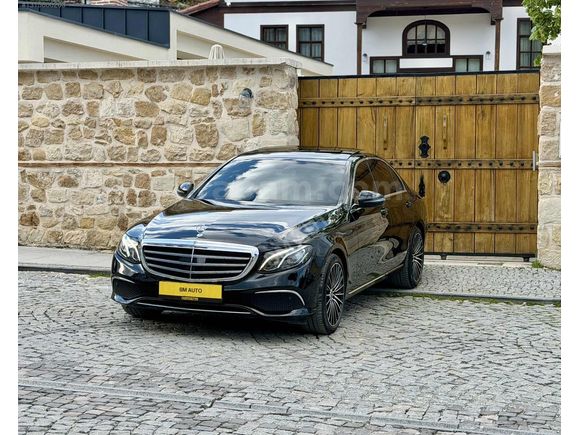 BM AUTO'dan E220d 4 MATİC BAYİ-COMMAND-VAKUM- BOYASIZ DEĞİŞENSİZ
