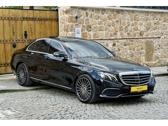 BM AUTO'dan E220d 4 MATİC BAYİ-COMMAND-VAKUM- BOYASIZ DEĞİŞENSİZ