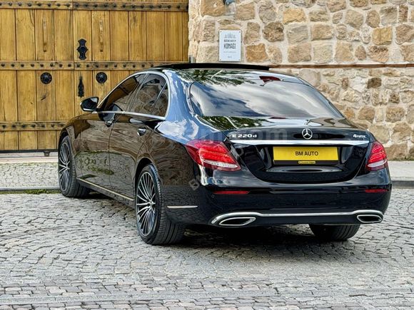 BM AUTO'dan E220d 4 MATİC BAYİ-COMMAND-VAKUM- BOYASIZ DEĞİŞENSİZ