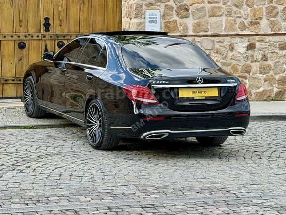 BM AUTO'dan E220d 4 MATİC BAYİ-COMMAND-VAKUM- BOYASIZ DEĞİŞENSİZ