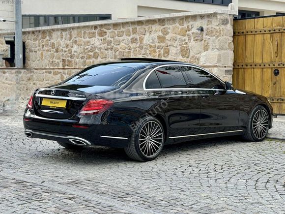 BM AUTO'dan E220d 4 MATİC BAYİ-COMMAND-VAKUM- BOYASIZ DEĞİŞENSİZ