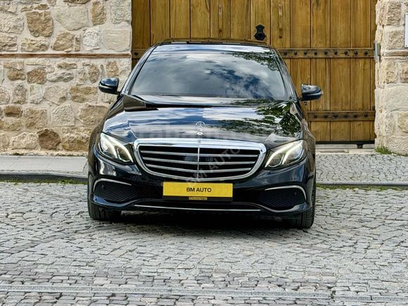 BM AUTO'dan E220d 4 MATİC BAYİ-COMMAND-VAKUM- BOYASIZ DEĞİŞENSİZ