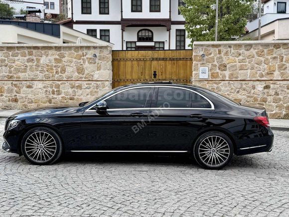 BM AUTO'dan E220d 4 MATİC BAYİ-COMMAND-VAKUM- BOYASIZ DEĞİŞENSİZ