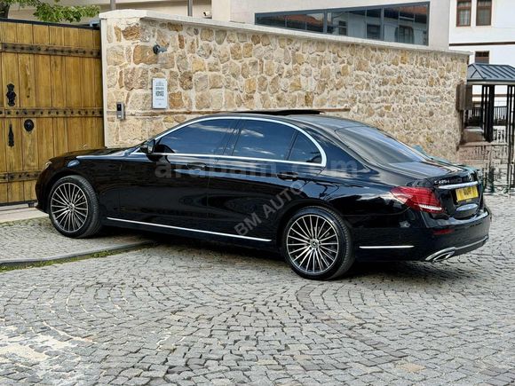 BM AUTO'dan E220d 4 MATİC BAYİ-COMMAND-VAKUM- BOYASIZ DEĞİŞENSİZ