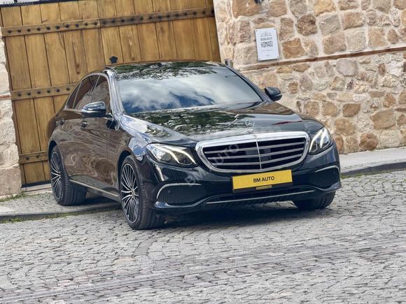 BM AUTO'dan E220d 4 MATİC BAYİ-COMMAND-VAKUM- BOYASIZ DEĞİŞENSİZ