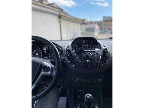 Sahibinden Ford Tourneo Courier 1.6 TDCi Titanium Plus 2015 Model 