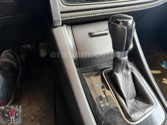 AURİS 1.6 BENZİNLİ OTOMATİK CAM TAVANLI