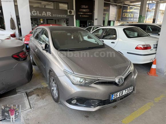 AURİS 1.6 BENZİNLİ OTOMATİK CAM TAVANLI