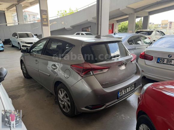 AURİS 1.6 BENZİNLİ OTOMATİK CAM TAVANLI