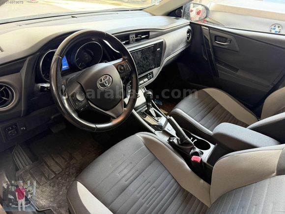 AURİS 1.6 BENZİNLİ OTOMATİK CAM TAVANLI